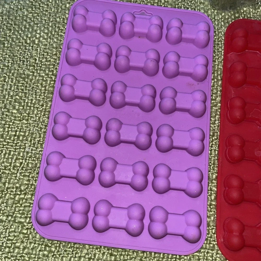 Lot Of 3 Silicone Mold‎ Dog Bone Paw Treat, Paw Shaped,   3 Bone Cookie Cutters